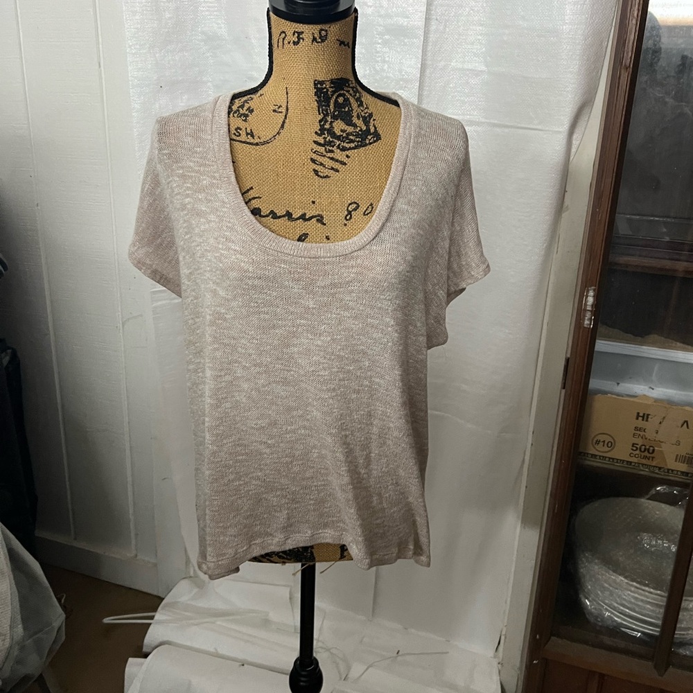 Lightweight short sleeve sweater